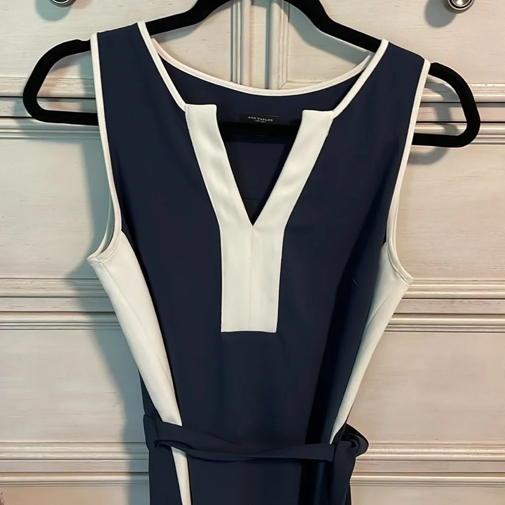 Women’s sophisticated and Taylor, V-neck navy/white sleeveless dress small - Picture 2 of 7